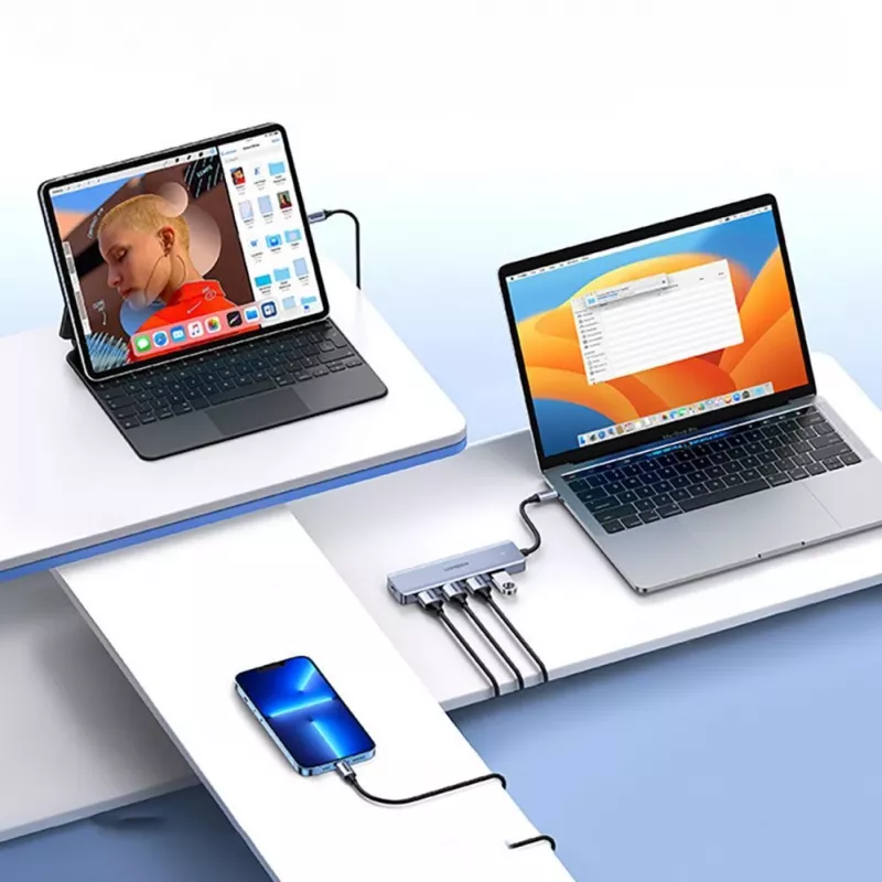 UGREEN USB 3.0 -keskitin 4 porttia 1 m kaapelilla - musta (CM219)
